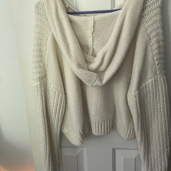 White Aeropostale Sweater - Picture 4 of 4